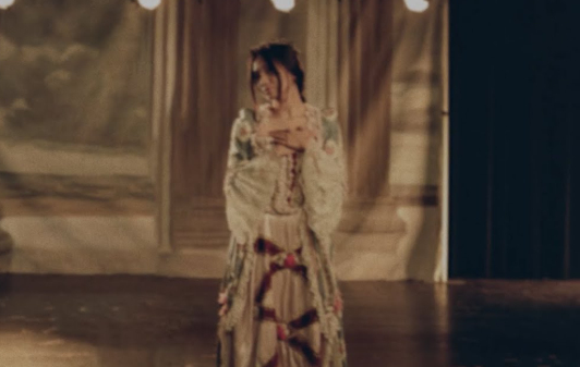 Makna Lagu Take A Chance With Me – NIKI