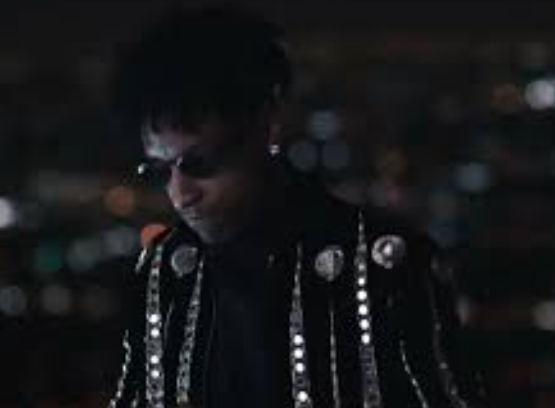 Review Makna lagu Creepin’: Mengintai di Malam