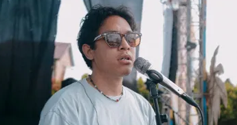 Makna Lagu Jam Makan Siang – Hindia